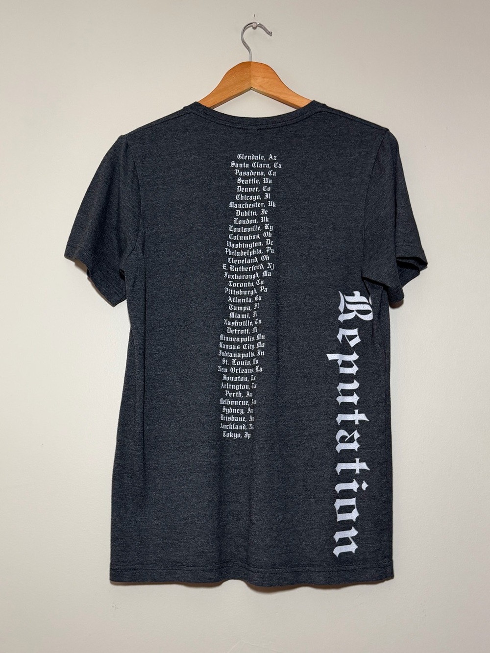 Taylor Swift Reputation Tour Concert Tee 2018 Unisex - Picture 4 of 6